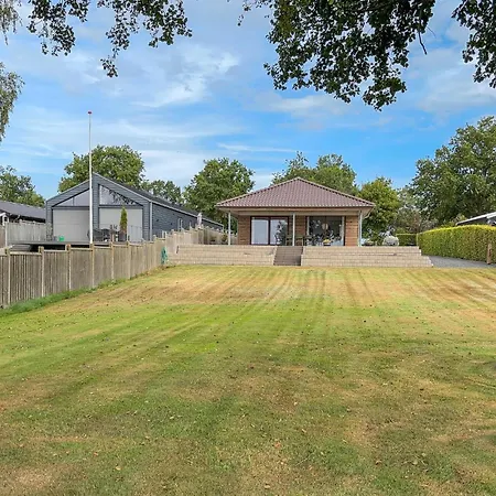 Lovely In With House Sea View בית נופש *